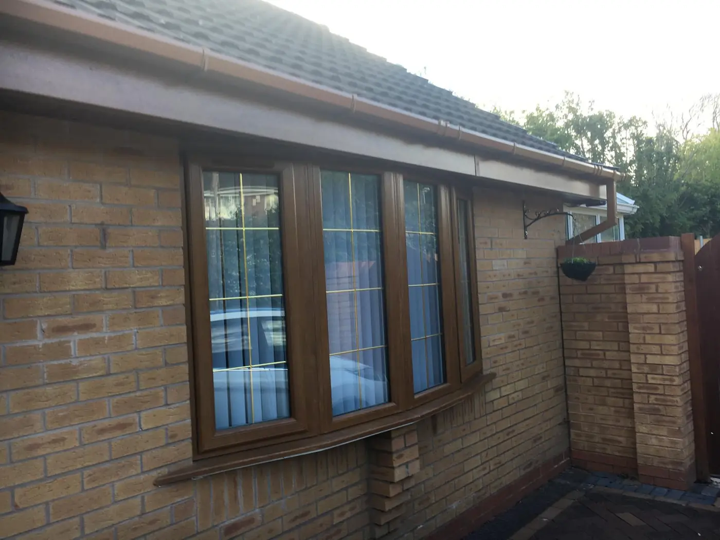 Dark frame window set